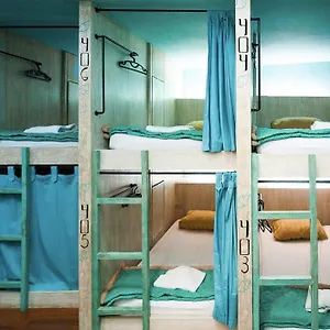 Nau Here Hostel